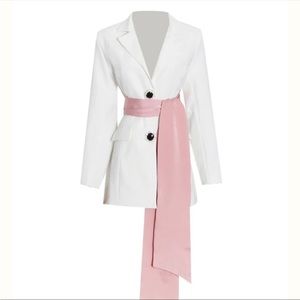 Vancity vogue dress-runs small ! Never worn!